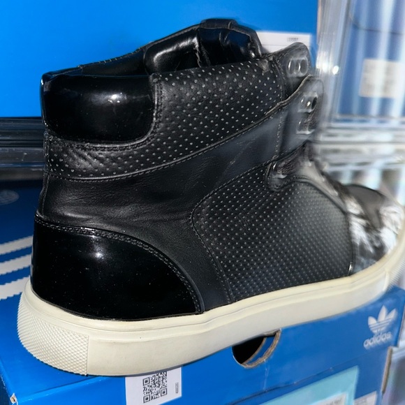 Express Men’s Black Sneakers Mid’s Size 10 Preowned in Excellent Condition - Picture 8 of 10